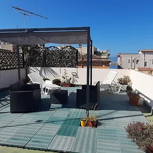 Rosa's With Terrace Appartement
